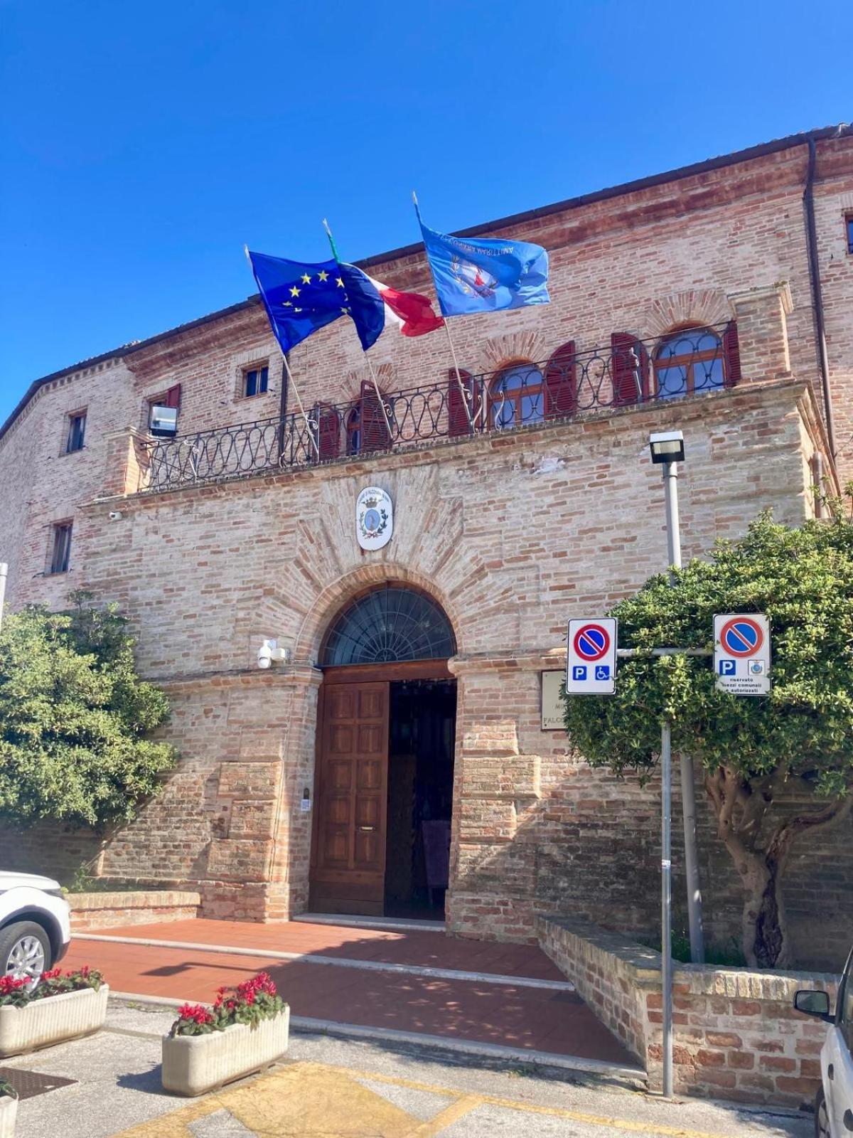 Monolocali Da Vinci Ξενοδοχείο Falconara Marittima Εξωτερικό φωτογραφία